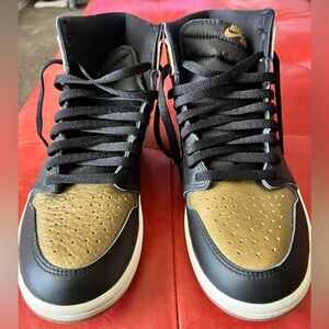 Jordan 1 Retro Men's Black and gold High-Top Sneakers size 10.5